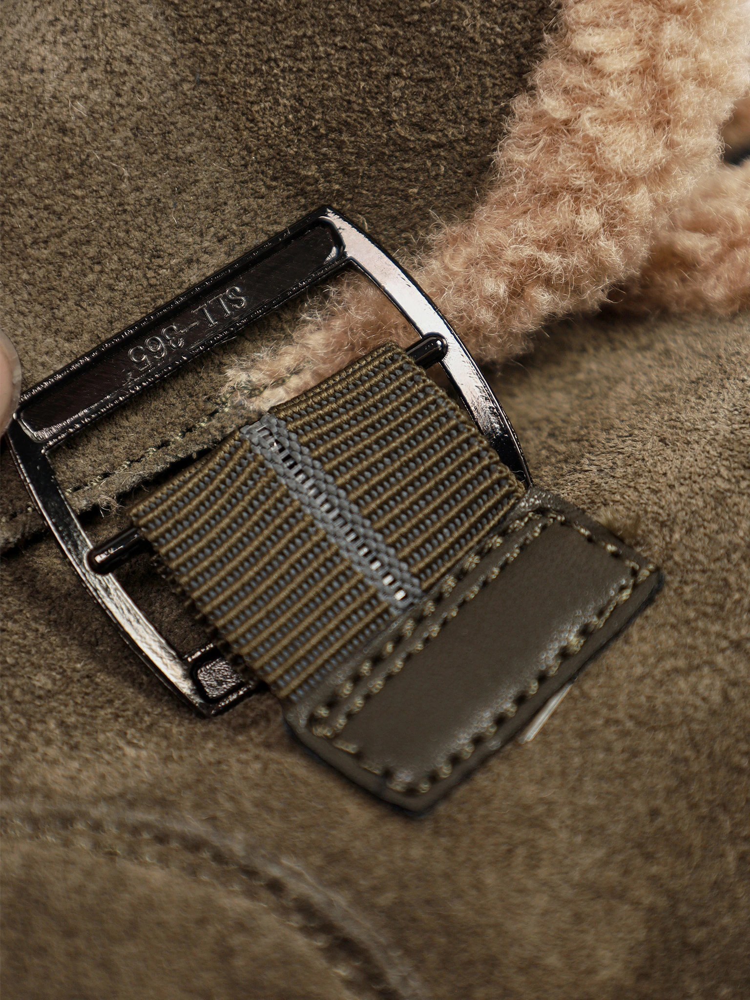 Ботинки цвета хаки с ремешком на низкой платформе